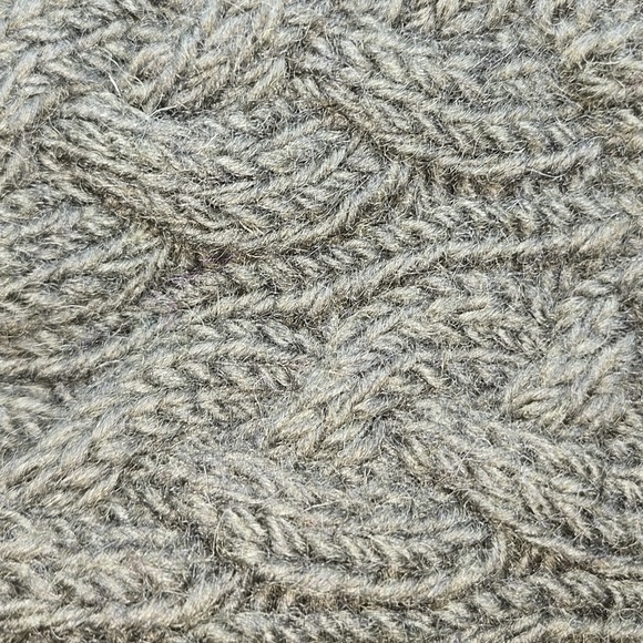 Aran Wool Chunky Cable Knit Fleece Lined Hat with Ear Flap In Army Green NWOT - Picture 6 of 10